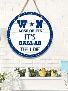 这款多功能壁挂式木质足球标志可以提升您空间的格调；它是送给达拉斯球迷的完美礼物，也可以为您的家增添现代气息。