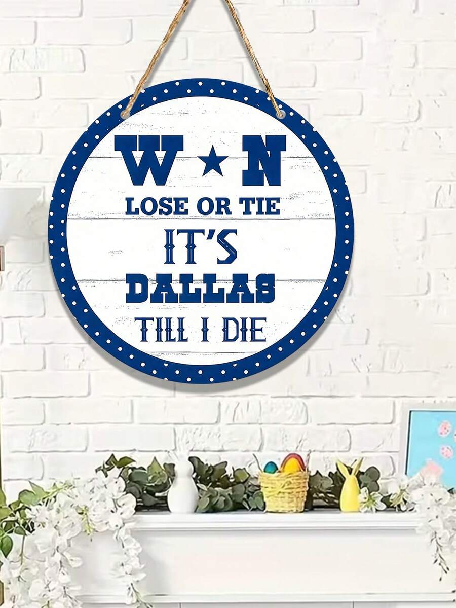 这款多功能壁挂式木质足球标志可以提升您空间的格调；它是送给达拉斯球迷的完美礼物，也可以为您的家增添现代气息。