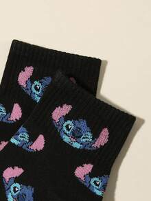 Disney 1/3双装春夏男女情侣短袜，经典黑/白/灰卡通缝线图案设计，柔软舒适，透气吸湿，适合日常穿着、生日派对、户外运动、校园活动、节日聚会等场合。 - 彩色 - 查看 4