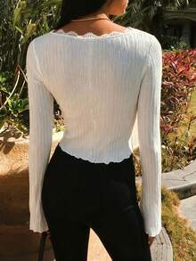 精致法式白色短款开衫，蕾丝边饰，长袖V领，短款设计，珍珠纽扣，喇叭袖，荷叶边装饰，春季款 - 白色 - 查看 7