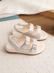 1 Pair Girls' Fashionable Versatile Glitter Thick Sole Flat Sandals - Silver - View 6