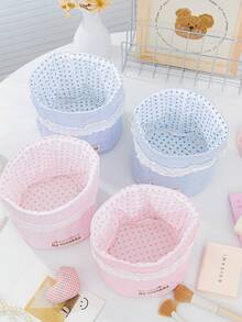 1个精美浅蓝色3D蕾丝收纳篮，非常适合桌面收纳，可存放口红、化妆刷和护肤品等。它既是桌面装饰品，也是化妆品收纳盒、便携式野餐篮、情人节礼物和浴室收纳用品。 - 彩色 - 查看 7
