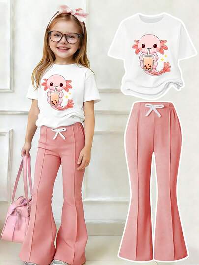 Bộ đồ cho bé gái in hình hoạt hình: áo tay ngắn cổ tròn và quần ống loe.