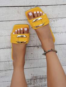 Giày sandal nữ mùa hè thời trang mới, mũi vuông, quai cài, in họa tiết. - Màu vàng - Xem 2