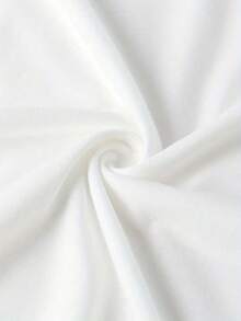 Camiseta Casual Gráfica Feminina de Manga Curta, Decote Redondo, Preta com Design Colorido.