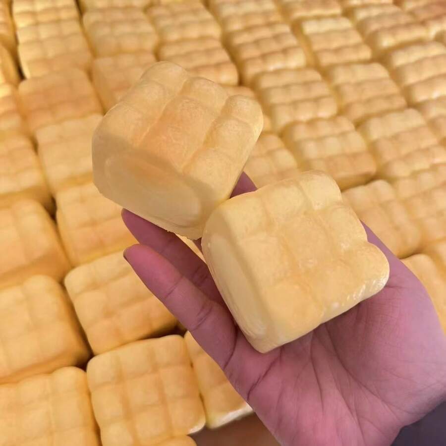 Squishy & Decompress Rabbit Rice Cake Toys, Creative Finger-Pressing Soft Slow Rebound Stress Relief Small Gift For Friends And Family - Multicolor - View 1