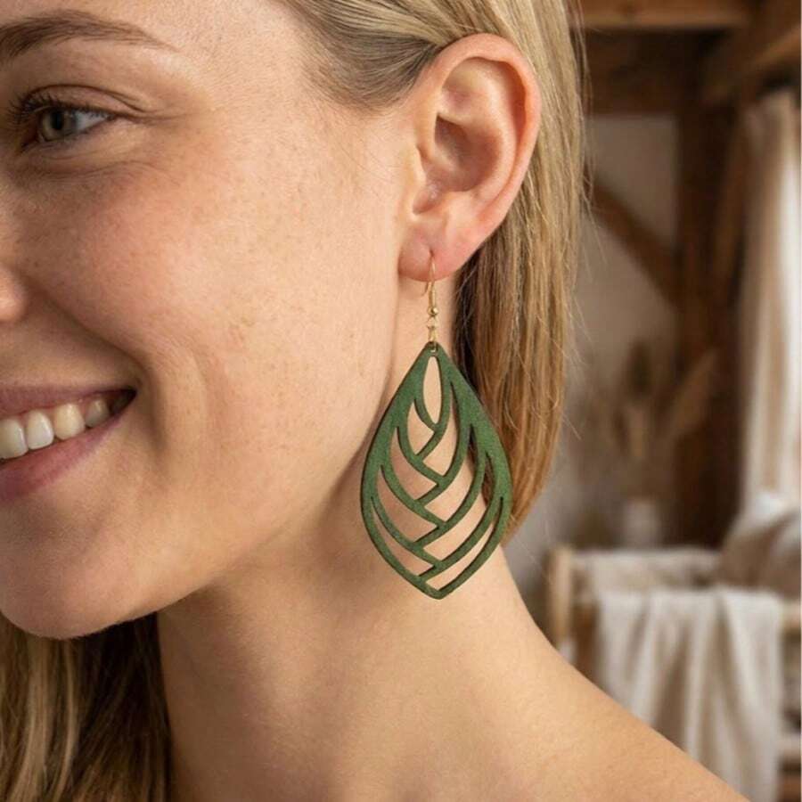 Hollow Out Water Drop Earrings - Green - View 1