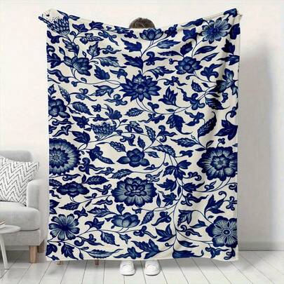 1pc Vintage Elegant Blue & White Porcelain Floral Flannel Blanket, Machine Washable, Soft & Comfortable, Lightweight Polyester Throw Blanket, Suitable For All Seasons, Perfect Gift For New Year, Halloween, Friends, Family, Sofa, Bed, Car, Office, Camping, Travel, Outdoor