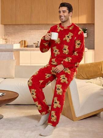 2 piezas Conjunto de pijama de hombre con estampado de oso de peluche de felpa cálida, ropa de dormir suave y cómoda de invierno, diseño lindo de oso rojo, traje de pijama, ropa de dormir acogedora