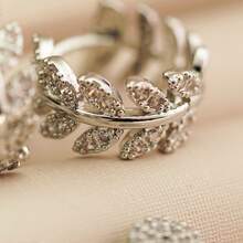 Brinco Argola Folha e Ponto de Luz Prateado - Prata - Visão 4