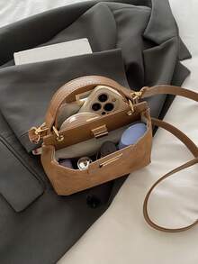 迷你时尚纯色金属锁扣单肩斜挎包，简约多口袋手提包，适合购物、携带钱包，适合年轻女性、大学生、年轻职业人士、上班族。是办公室、大学、工作、商务、通勤、户外活动、旅行和短途旅行的理想之选。 - 棕色 - 查看 4