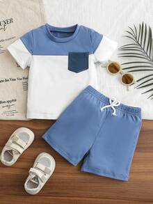 Conjunto de 2 peças para bebê menino, composto por camiseta de manga curta e shorts com estampa patchwork em blocos de cores, ideal para o verão e para o lazer. - Multicolorido - Ver 3