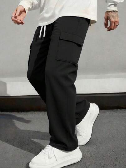 男士休闲工装运动裤，带口袋和抽绳腰带，适合户外活动和日常穿着。