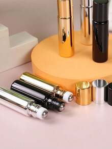 Ce flacon de parfum roulant exquis et compact de 10 ml présente une conception de bouteille indépendante et est disponible en noir, argent et or. Il permet un contrôle précis de la quantité et de la concentration du parfum appliqué. C'est un outil essentiel pour les retouches quotidiennes pendant les déplacements. - Multicolore - Voir 7