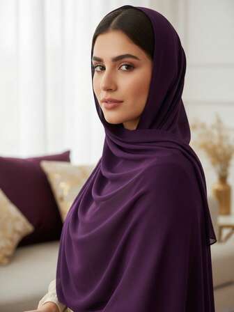 قطعة واحدة من الوشاح/الحجاب الحريري الأملس والصديق للبشرة ذو اللون الأحادي والمصمم بأسلوب بسيط وعصري، مناسب للعديد من المناسبات