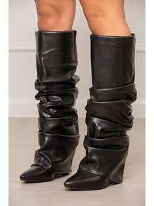 Botas altas casuales de mujer con cuña de tacón de cuero patentado, puntera puntiaguda y pantorrilla ancha, con pliegues y arrugas - Cuero sintético negro - Ver 8