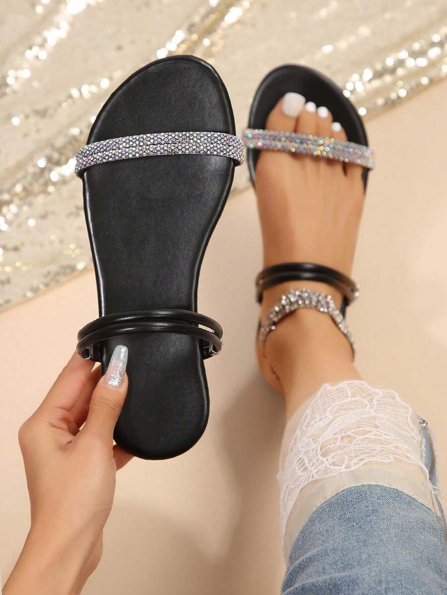 Sandalias planas con tira y decoración de rhinestones para mujer, adecuadas para exteriores, uso casual y atuendos de viaje - Negro - Ver 1