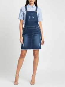 JUMPER PETO OVEROL FALDA CORTA MINI DE MEZCLILLA DENIM STRETCH CASUAL Y SEMI FORMAL PARA MUJER CON DETALLES DE DESGASTADO ENTALLADO AJUSTADO CON BOLSAS Y BOTONES - Azul lavado medio - Ver 4