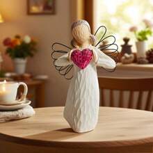 红心女孩，手绘树脂立像，天使双手捧着一颗红心，寓意“你被爱着”，表达爱与关怀，适合作为婚礼、周年纪念日或情人节礼物。 - 白色 - 查看 9