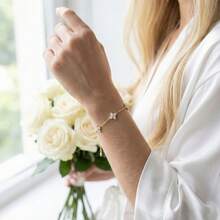 FUNEIA Dainty Silver Gold Bracelets For Women  Non Tarnish 14K Gold Plated Waterproof Diamond Bracelets Cute Stackable Heart Butterfly Clover Cross Evil Eye Charm Bracelet Stack Jewelry Gifts - Vòng tay hình cỏ bốn lá - Vàng - Xem 2
