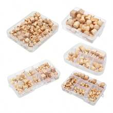 一套木制图钉，包括方头图钉、角头图钉、圆头图钉等，用于固定照片、明信片。