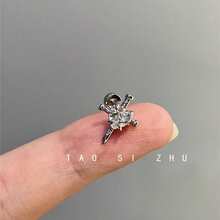 ¡Corazón de Confinamiento! Pendientes de Corazón de Zirconia Súper Brillante de Acero de Titanio con Stud de Oreja Cruzada Único - Un par de corazones encarcelados - Ver 5