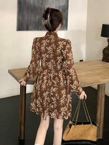 Y6Y 女士复古棕色印花A字迷你连衣裙，V领长袖，蝴蝶结装饰，适合春季穿着，优雅时尚。 - 咖啡 - 查看 2