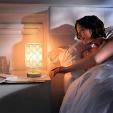 Pink Bow Pattern Desk Lamp LED Bulb Included(Three Lighting Settings), Small Bedside Table Lamp - Classic Wood Base With Flaxen Fabric Shade, Lamps For Night Stands, Simple Nightstand Light For Bedroom, Office, Desk - Nhiều màu - Xem 4