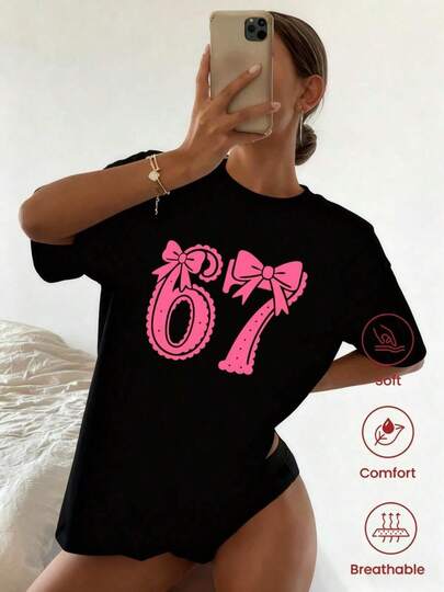 Camiseta de cuello redondo y mangas cortas de ropa fashion, fabricada en México, para la temporada primavera-verano 2025. Con estampado de dibujos animados, es un modelo de pareja, apta para usar tanto por dentro como por fuera, ideal para oficina y estilo casual, diseñada para hombres y mujeres, en unidad individual.