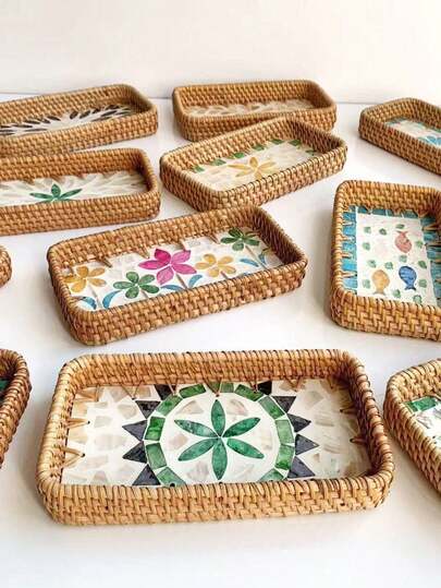 1 pieza Bandeja de ratán tejida a mano con decoración de conchas de colores y flores (22 x 12 cm) - Caja de almacenamiento abierta rectangular de estilo INS de lujo y vintage, multiusos para cocina/comedor/mesa de café, natural y duradera