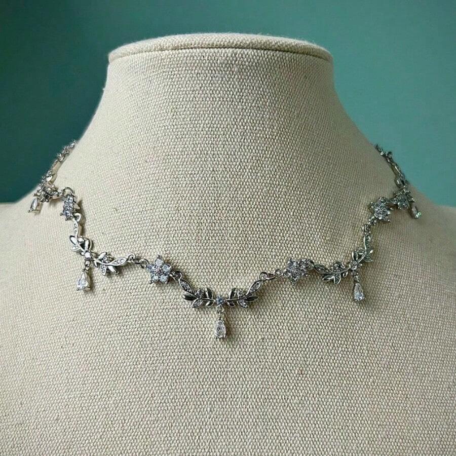 Silver Teardrop-Shaped White Flower Necklace, Elegant Princess Regent Style Jewelry, Royal Delicate Leaf Necklace, Sweet Fairy Style Wedding Royal Ball Party Angel Necklace. - 銀色 - 查看 1