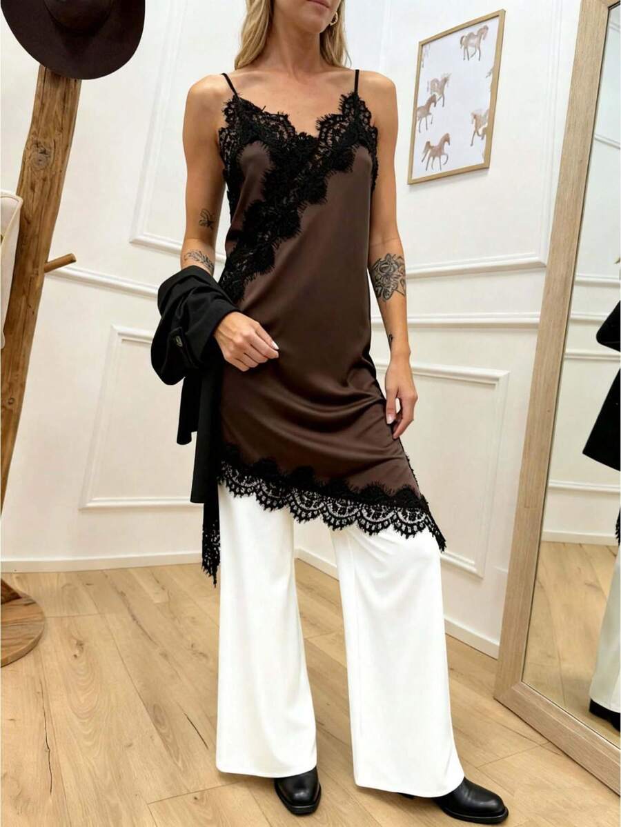 Conjunto de Vestido de Tirantes y Abrigo de Seda Marrón con Encaje Negro - Estilo Elegante para el Hogar - Marrón - Ver 1