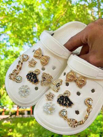 12 piezas Accesorios de cadena de aluminio con corazón dorado y rhinestones, decoración de moño, clips de zapato desmontables con cisne negro, adecuado para zapatos de playa, zapatos huecos, regalos festivos, todo el año