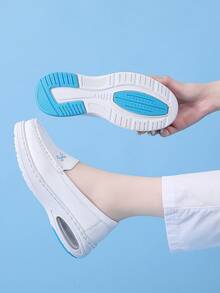 Zapatos de enfermera para mujeres, zapatillas casuales planas, suela con amortiguación suave antideslizante, mocasines de cuero negro, cómodos para estar de pie durante largas horas, adecuados para profesiones de belleza, medicina y enfermería - Blanco y azul - Ver 3