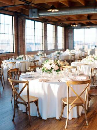 1pc White Round Satin Tablecloth, Elegant Wedding Tablecloth, Ruffled Edge Design, Diameter 145/180/200/228cm, Polyester Material, Suitable For Wedding Decoration, Engagement Ceremony, Bridal Shower, Baby Shower, Gender Reveal Party, Indoor/Outdoor Events, Picnics, Holidays, Home Decor, Kitchen