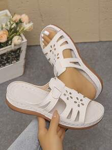 Dép lê nữ thời trang họa tiết hoa khoét rỗng, mũi tròn, đế dày, thoải mái, nhẹ, màu be, kiểu dáng nghỉ mát, thích hợp mang hàng ngày vào mùa hè. - Màu be - Xem 2