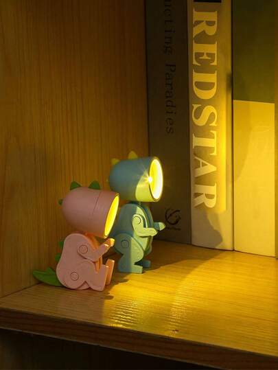 1 Mini Luz Nocturna de Dinosaurio, Alimentada por Batería, Luz Nocturna de Dinosaurio Adorable, Lámpara de Mesita de Noche para Habitación Infantil, Luz Ambiental, Decoración para Habitación de Bebé, Luz Nocturna con Forma de Dinosaurio Adorable, Adecuada para Interior, Dormitorio, Sala de Estar, Oficina, Decoración de Habitación, Iluminación de Decoración de Habitación Infantil, Decoración de Habitación de Bebé, Regalo Decorativo Perfecto para Fiestas y Festividades