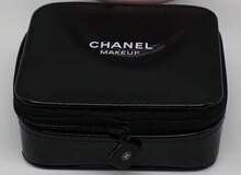 CHANEL 黑色亮面质感方形化妆品收纳袋 Y2K 时尚精致汽车线条包边设计 大容量分层收纳美妆用品 情人节礼物 日常化妆场景适用 - 黑色 - 查看 2