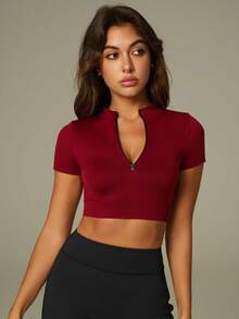 UONNOU Esta camiseta deportiva de mujer con diseño de cintura ajustada, cuello alto, cierre de cremallera delantero, mangas cortas y tejido de punto suave y sin costuras. Adecuada para deportes, actividades al aire libre, entrenamientos en el gimnasio, yoga, uso diario, casual, ir y venir, estilo callejero, fiestas y festivales. Una prenda deportiva de moda y versátil, adecuada para las temporadas de primavera y verano.