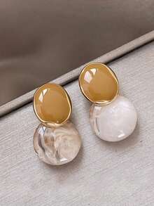 一对优雅时尚的渐变焦糖琥珀釉面圆形港式耳环，女士新款式，法式轻奢耳环之选，适合日常通勤和约会，也可作为最佳节日礼物。