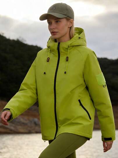 女士休闲户外夹克，百搭时尚，舒适透气，适合户外活动、散步和日常休闲穿着。