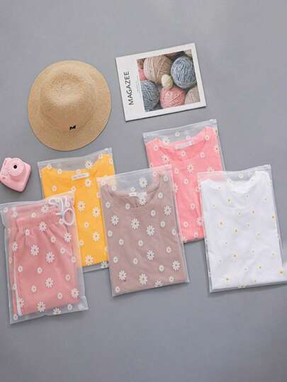 PEVA Clothes Storage Bag, Little Daisy Print Travel Storage Bag, Transparent PVC Clothes Sorting Bag, Waterproof Zipper Underwear Packing Bag, Daily Little Daisy Pattern Clothes Storage Box For Home,Frosted Clear Storage Bags,Shipping Packaging Bags,For Packing T-Shirts, Shirts,Shoes,Documents, Clothes Plastic Seal Bags, Reusable Use Frosted Resealable Bag,Space Saving Travel Storage Bags