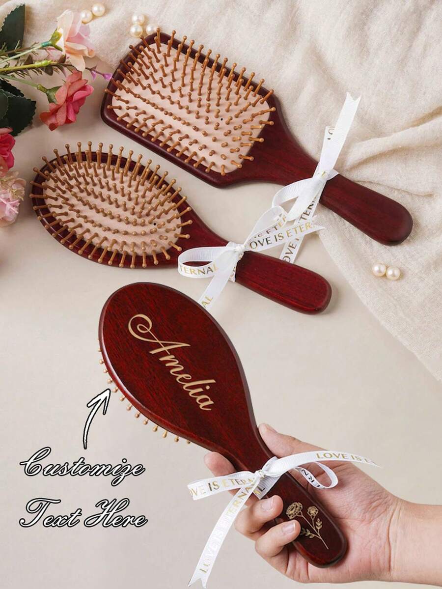1 pieptene de păr personalizat din lemn pentru domnișoare de onoare, cadou pentru petrecerea de nuntă, accesoriu de păr pentru domnișoare de onoare, pieptene din lemn de santal cu pernă, perie de păr din lemn pentru femei, pieptene de păr cu nume personalizat, cadou de Ziua Mamei, cadou pentru prietenă, cadou de Ziua Îndrăgostiților, cadou de ziua de naștere, stil elegant, măiestrie de înaltă calitate, potrivit pentru coafarea zilnică, instrument de coafat, estetică distractivă, articol de uz casnic, rechizite de birou și înfrumusețare. - Multicolor - Vizualizare 1