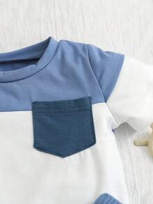 Conjunto de 2 peças para bebê menino, composto por camiseta de manga curta e shorts com estampa patchwork em blocos de cores, ideal para o verão e para o lazer. - Multicolorido - Ver 6
