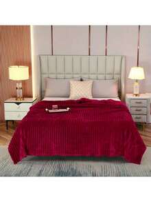 1pc Solid Color Coral Fleece Blanket, Light Red, Luxurious & Comfortable, Suitable For Bedroom, Dorm, Office Nap. This Is A Home & Office Decor Product. - Burgundy - View 3