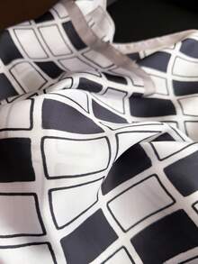 1 Pc Geometric Tartan Print Imitation Silk 68cm Spuare Scarf Women Hair Kerchief Handbag Hijab Bandana Suitable For Beach, Street, Daily, Vacation, Business, Fashionable Decoration Ribbon.