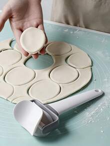 1个面包擀面杖披萨打孔器塑料翻糖面条擀面刀饼干模具披萨沙拉网刀餐厅用 - 彩色 - 查看 5