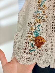 Áo croptop không tay khoét lỗ thêu ren kiểu Pháp ngọt ngào và cay nồng dành cho nữ, thích hợp cho kỳ nghỉ. - Màu be - Xem 5