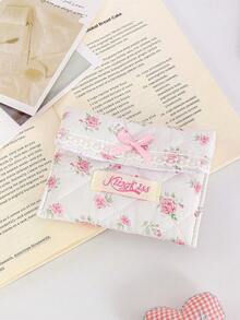 1个花卉印花蝴蝶结装饰绗缝迷你化妆包，可收纳卫生巾、口红、首饰、发夹、耳机、硬币、钥匙等，便携式旅行迷你化妆包，按扣闭合，适合作为礼物送给女性、母亲、情人节礼物、伴娘礼物，也是旅行和邮轮旅行的必备品。 - 彩色 - 查看 12