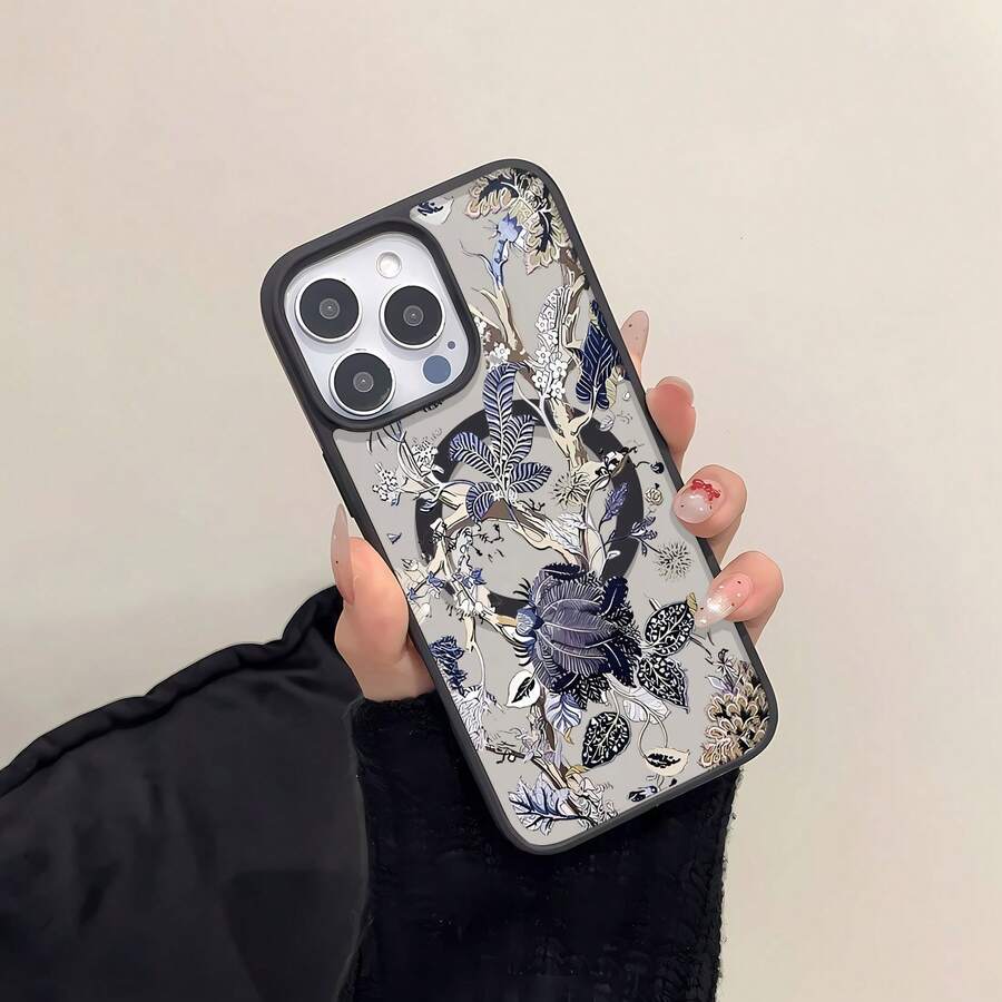 Elegante funda con diseño de elementos florales y botánicos, compatible con iPhone 16, 15, 14 Pro Max, 13, 12, 11, XR y XS Plus. Fabricada en silicona TPU, ofrece protección contra golpes y caídas, además de una excelente sensación al tacto. Es el regalo ideal para familiares, amigos y seres queridos. - Negro - Ver 1